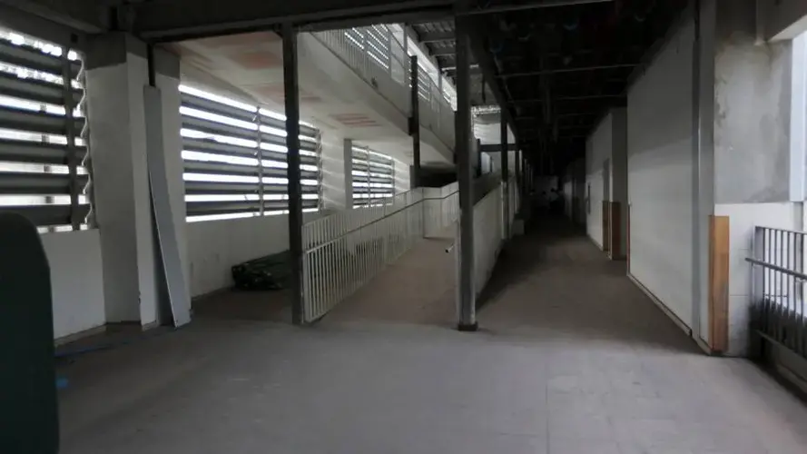 An access ramp leading to the second floor inside the new but unfinished General Hospital. Image by Jose A. Iglesias. Haiti, 2019.