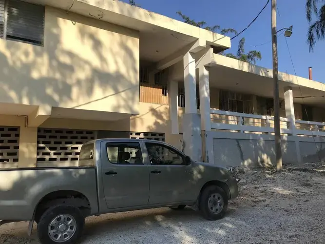 The building that houses Haiti’s Bureau of Mines and Energy in Port-au-Prince also houses its unit that measures seismic activity. But it cannot be staffed 24/7 because there is not enough in the budget for that and the building is not earthquake resistant. Image by Jose A. Iglesias. Haiti, 2019.