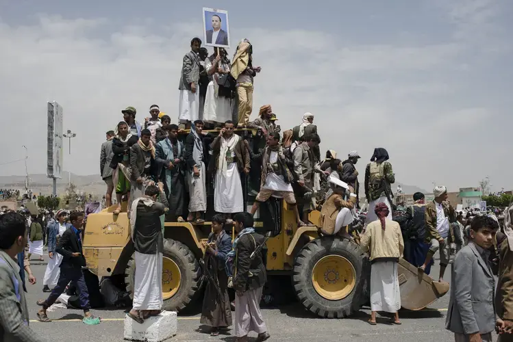 Supporters of the Houthis gather for prayer on April 28, 2018, ahead of the funeral of Saleh al-Samad, a Houthi political leader who was killed in an airstrike. Image by Alex Potter. Yemen, 2018.