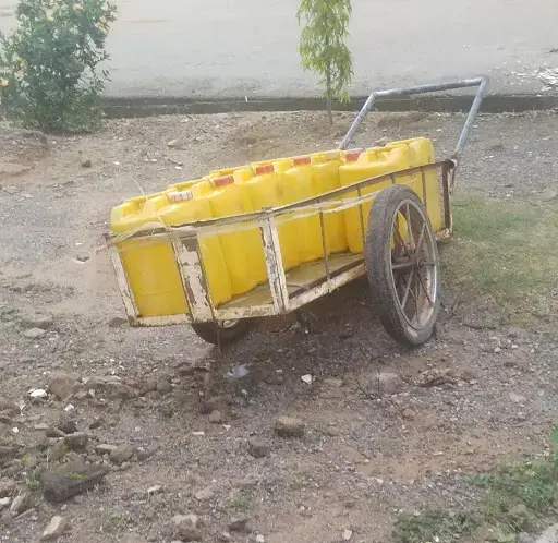 Drawing cart used by Mai ruwas. Image by Anita Igbine. Nigeria, 2020.</p>
<p>