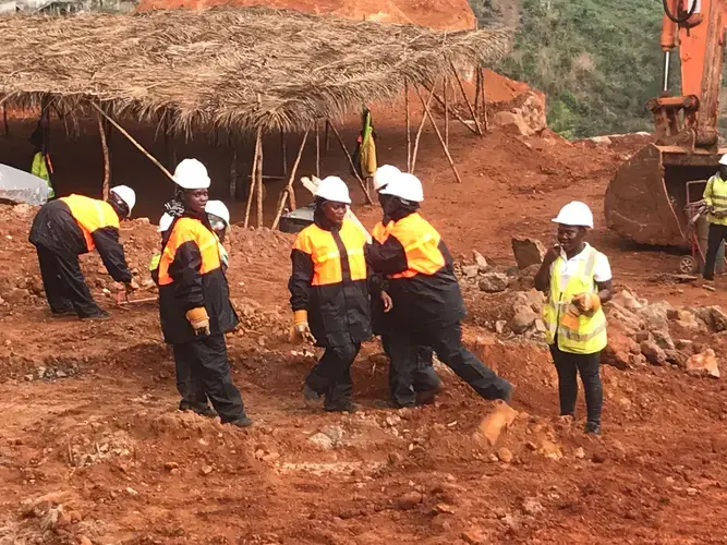 A United Nations initiative that hired local women to help excavate and replant trees along the now-barren mountainside. Image by Kadia Goba. Sierra Leone, 2018.