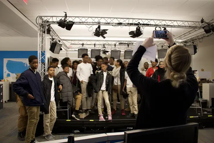 A USA Today employee got some of the students to smile for a picture in the newsroom. Image by Alyssa Sperrazza. United States, 2018.