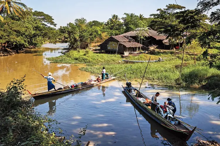 Canoes navigate a back channel of the Irrawaddy. Image by Doug Bock Clark. Myanmar, 2018. 