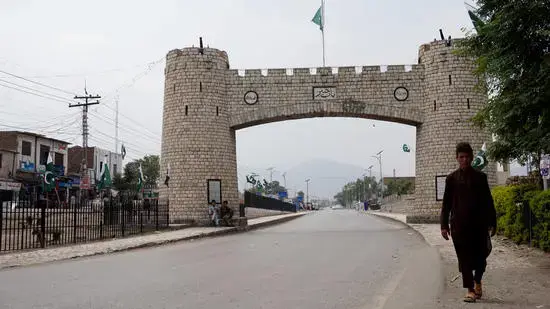 Bab-e-Khyber is a memorial that marks the entrance to the tribal areas west of Peshawar, Pakistan. Image by Umar Farooq. Pakistan, 2017.