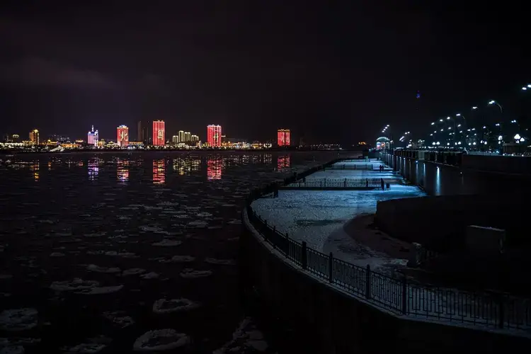 Blagoveshchensk. Chinese towers seen across the Amur river. Image by Sergey Ponomarev. Russia, 2020.</p>
<p>