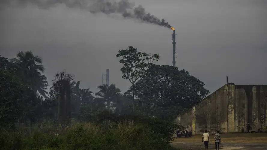 Oil refining of one kind or another casts a constant pall of smog and soot over Port Harcourt. Image by Larry C. Price. Nigeria, 2018.