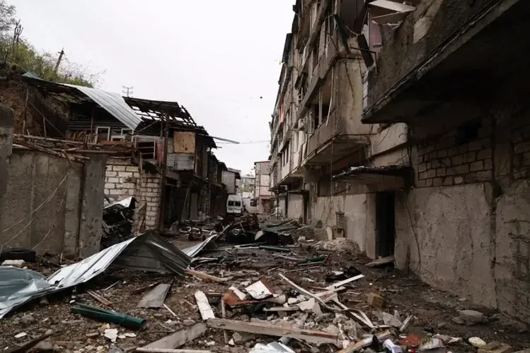 Aftermath of a rocket strike on a residential building in Stepanakert. Image by Simon Ostrovsky/Newlines.  Nagorno-Karabakh, 2020.<br />
