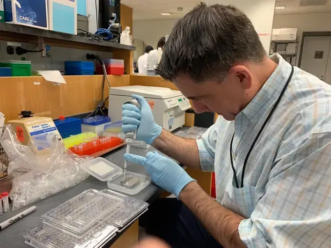 Dr. Paniz-Mondolfi from Mount Sinai Hospital in New York City. Image courtesy of Alberto Paniz-Mondolfi. United States, 2020.