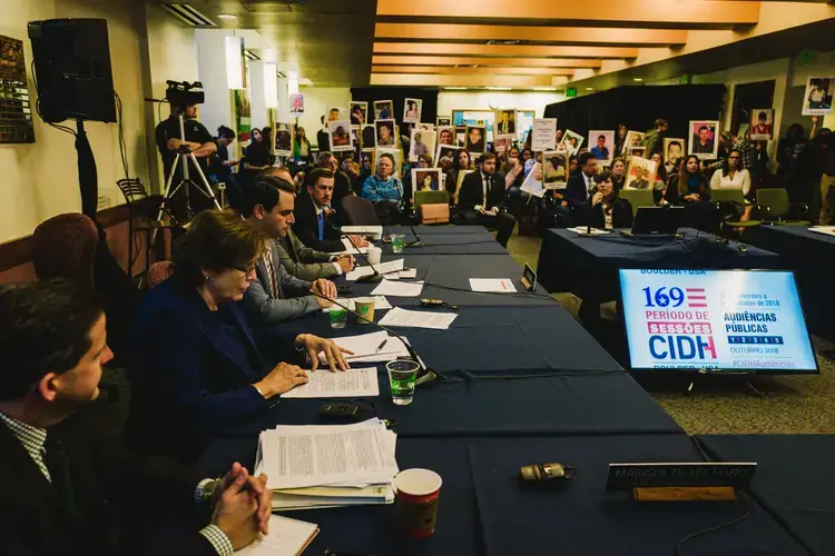 Paula Wolff, chief of the FBI’s forensic science law unit, reads her statement on Oct. 5, 2018, during a session on missing migrants hosted by the Inter-American Commission on Human Rights in Boulder, Colorado. Image courtesy of the Commission Inter-Americana de Derechos Humanos. United States, 2018.