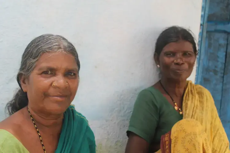 Dosantla Rajavva (left) and her sister. Image by Vandana Menon. India, 2019.
