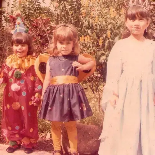 Daniela (far left) and family in San José, Costa Rica, prior to having diabetes. Image courtesy of Daniela Rojas Jimenez.