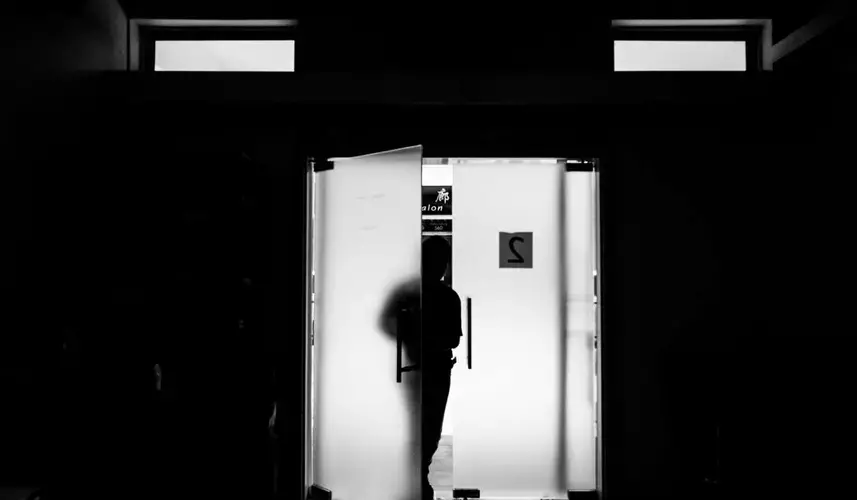 Zhang Yong Cheng at the entrance of the Home office in Singapore to report to his case officer. Image by Xyza Bacani. Singapore, 2017.