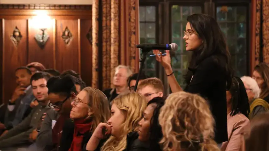 An audience member asks Nikole Hannah-Jones a question at the University of Chicago's 1619 event. Image by Dylan Burrus, Courtesy of the University of Chicago's Institute of Politics. United States, 2019. 