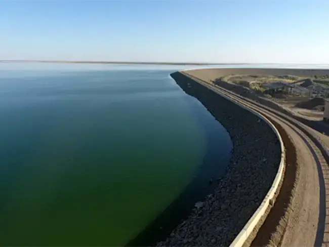 Construction of Upper Atbara and Setit dam complex on river Atbara in Sudan displaced up to 30,000 people. Image by Fredrick Mugira. Sudan, 2019.