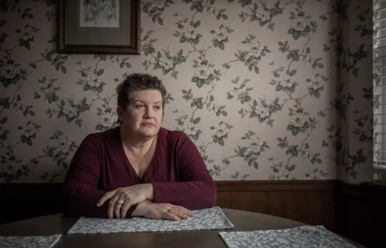 Amy Slagle sits in her kitchen in south Tulsa. Slagle’s daughter Clorinda Archuleta is serving three concurrent life sentences for permitting child abuse and child neglect. “She never shouldn’t be there. She doesn’t belong there,” says Slagle, who believes her daughter’s sentence was excessive. Image by Shane Brown. United States, 2020.