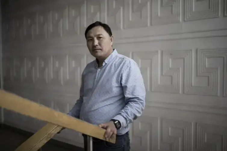 Orynbek Koksebek in Human Rights Initiative office, where he works in Almaty, Kazakhstan, Feb. 27. Image by Ekaterina Anchevskaya For BuzzFeed News. Kazakhstan, 2020.