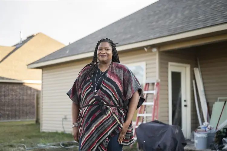 Tiffany Guillory is a middle school technology teacher at S.P. Arnett, a public school in Westlake. “They’re behind,” she said of her kids. “And you can’t do anything about it.” Image by Katie Sikora. United States, 2020.<br />