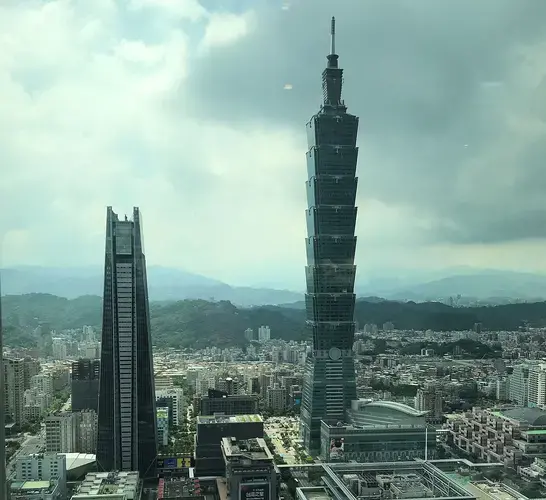 Taipei’s best-known landmark is this tall building (right), called Taipei 101. It was the world’s tallest building from 2004 to 2010. Image by Melissa McCart. Taiwan, 2018.
