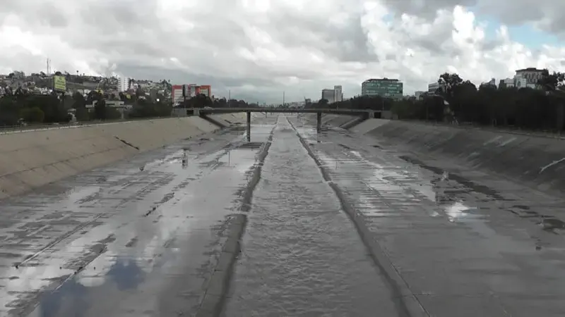 The Tijuana River channel on the Tijuana side of the U.S.-Mexico border fills during a rainy day. Image by Leonardo Ortiz / TijuanaPress.com. Mexico, undated.<br />