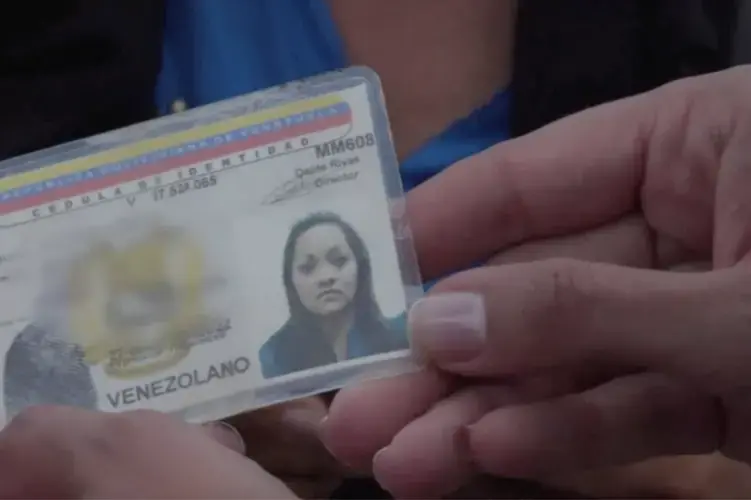 Identification of a women who has been walking and hitchhiking with her family for over two days. Image from video.