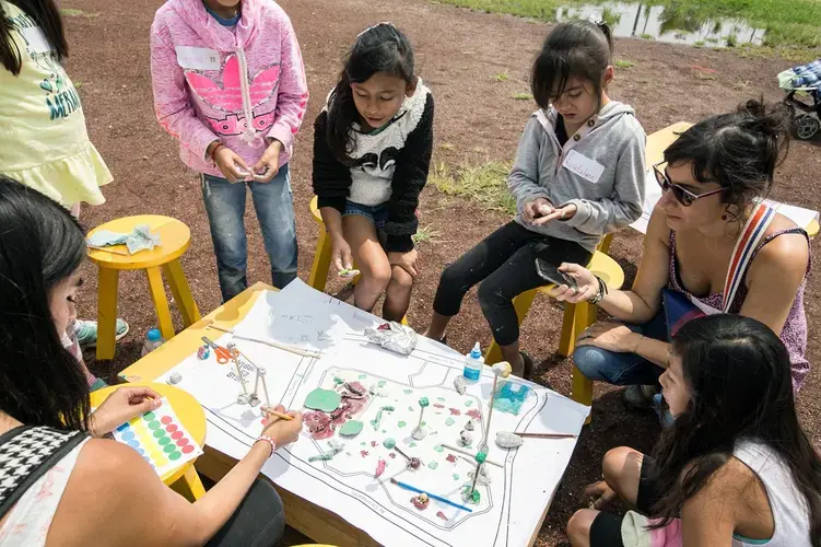 Jugar es urbano, a LabCDMX program that invited young people to think about the design of urban play spaces. Image by Laboratorio para la Ciudad. Mexico, 2016.