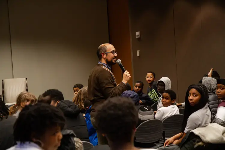 Fareed Mostoufi leads the discussion. Image by Claire Seaton. Washington, D.C., 2018.