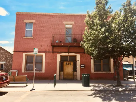 Casa Vides, a migrant shelter in El Paso staffed by nuns and lay volunteers, welcomes most of the pregnant women who are released from detention in the city. Image by Lily Moore-Eissenberg. United States, 2019.
