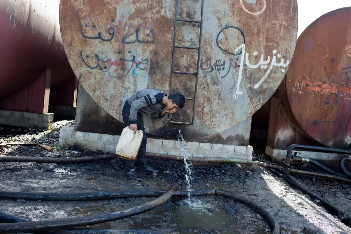 Amateur european cleaning the pipes