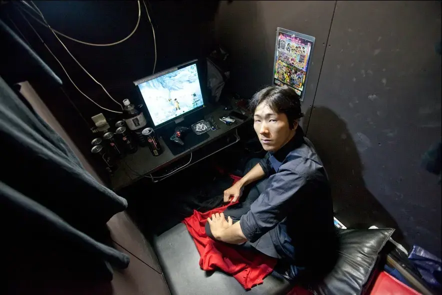Japan Living In An Internet Cafe Pulitzer Center