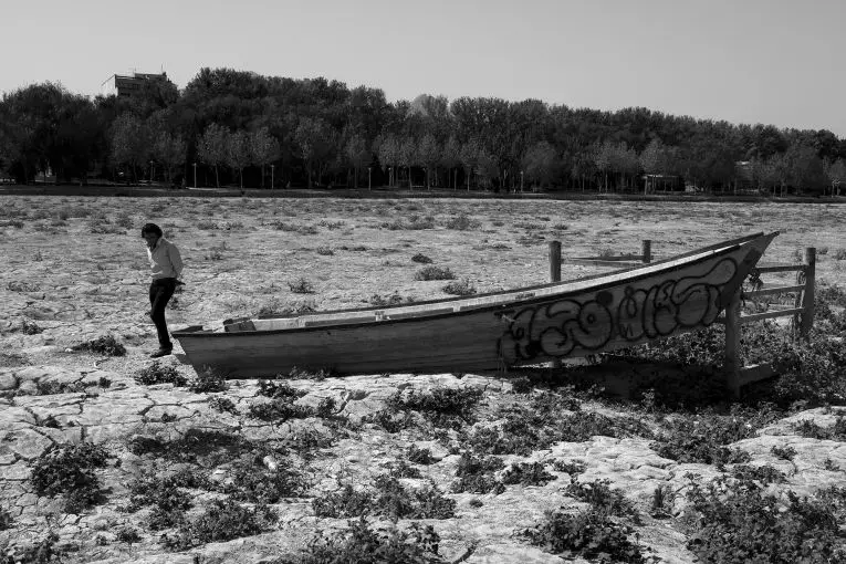 The dry riverbed of the Zayahndeh River. Image by Ako Salemi. Iran, 2016.