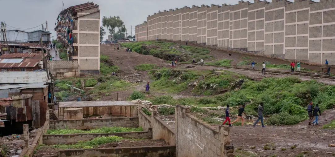 Kenya Railway housing in Kibera, Nairobi. Image by Peter DiCampo. Kenya, 2018.