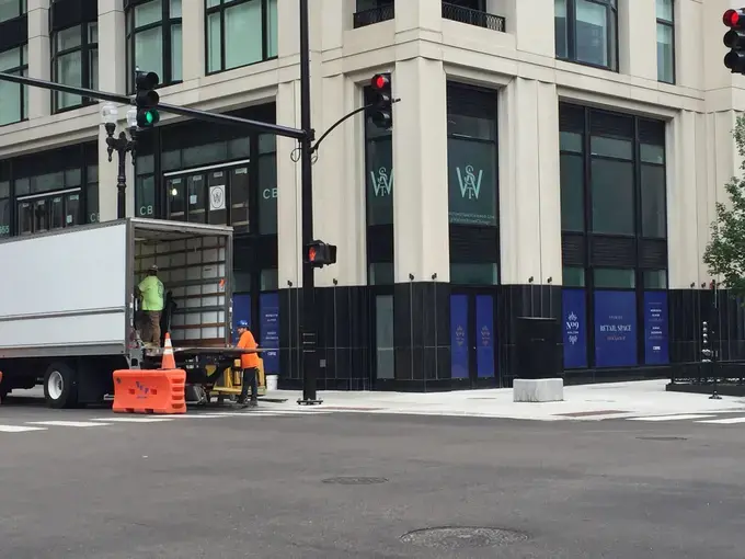 People working in the streets of Chicago. Image by Nayab Ali and Andrea Pérez Fernández. United States, 2018.
