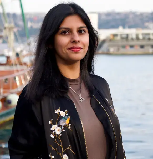 Alizehheadshot.jpg Alizeh Kohari headshot