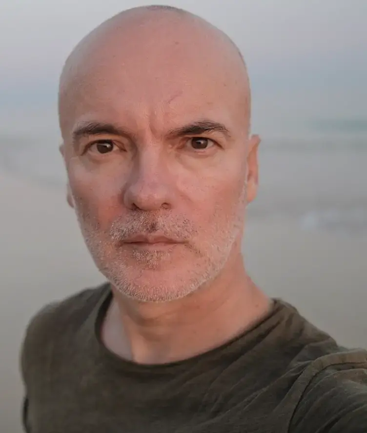 Screen Shot 2021-11-24 at 12.17.17 PM.png headshot