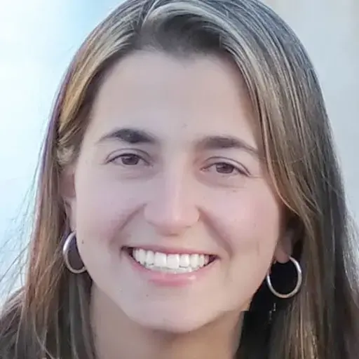 lucia.jpeg headshot