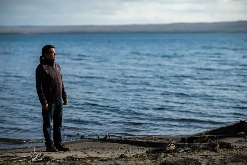 Duke Peltier, 43, stands near his home on the shore of Lake Huron in Wiikwemkoong Unceded Territory on the Manitoulin Island, Ontario, on Nov. 24, 2019. Image by Zbigniew Bzdak / Chicago Tribune. Canada, 2019. Duke Peltier, 43, stands near his home on the shore of Lake Huron in Wiikwemkoong Unceded Territory on the Manitoulin Island, Ontario, on Nov. 24, 2019. Image by Zbigniew Bzdak / Chicago Tribune. Canada, 2019.