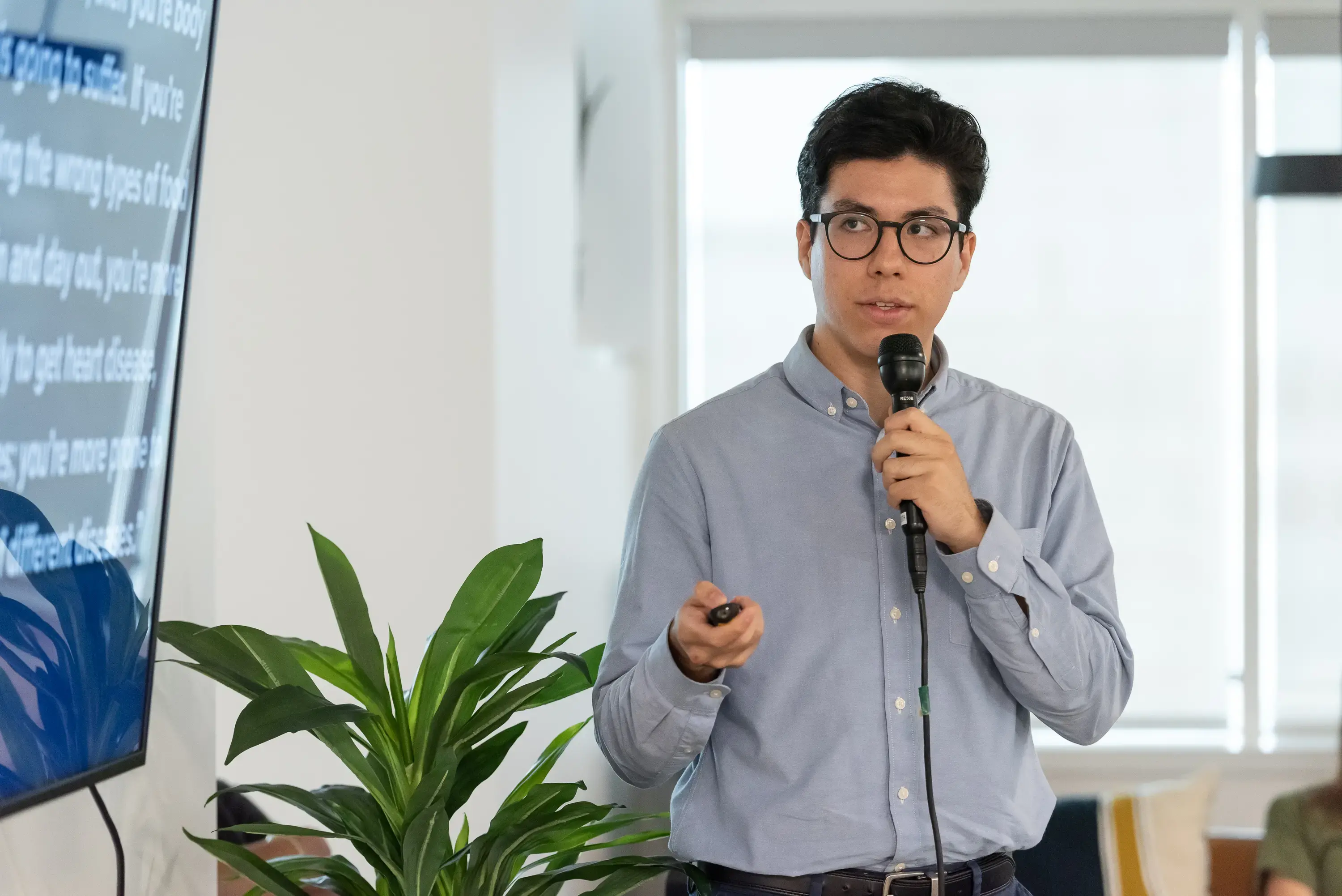 2023 Reporting fellow Dylan Ortiz presents his project.
