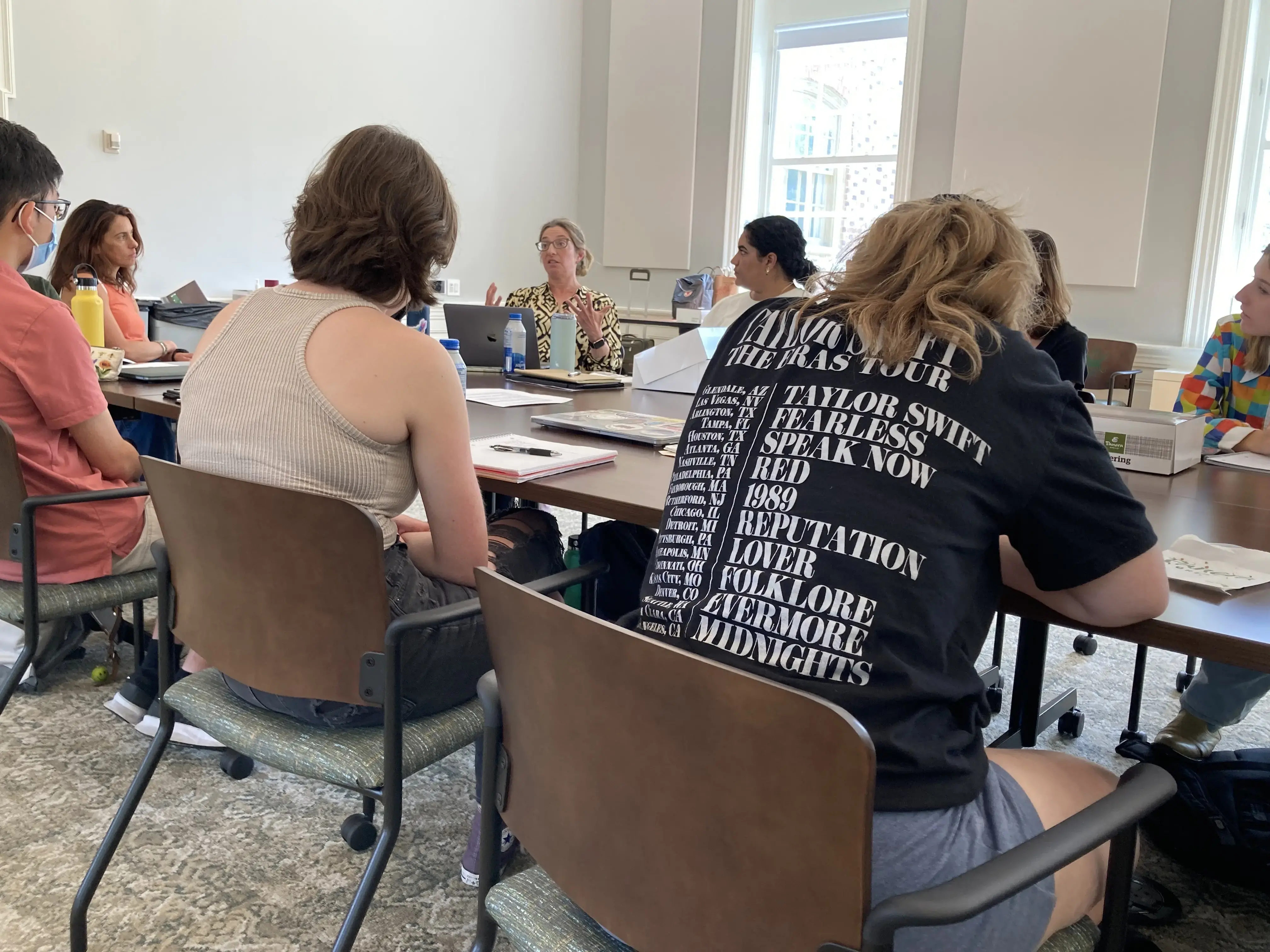 Pishko talks with students in the William & Mary Sharp Seminar. Image by Ann Peters. United States, 2023.