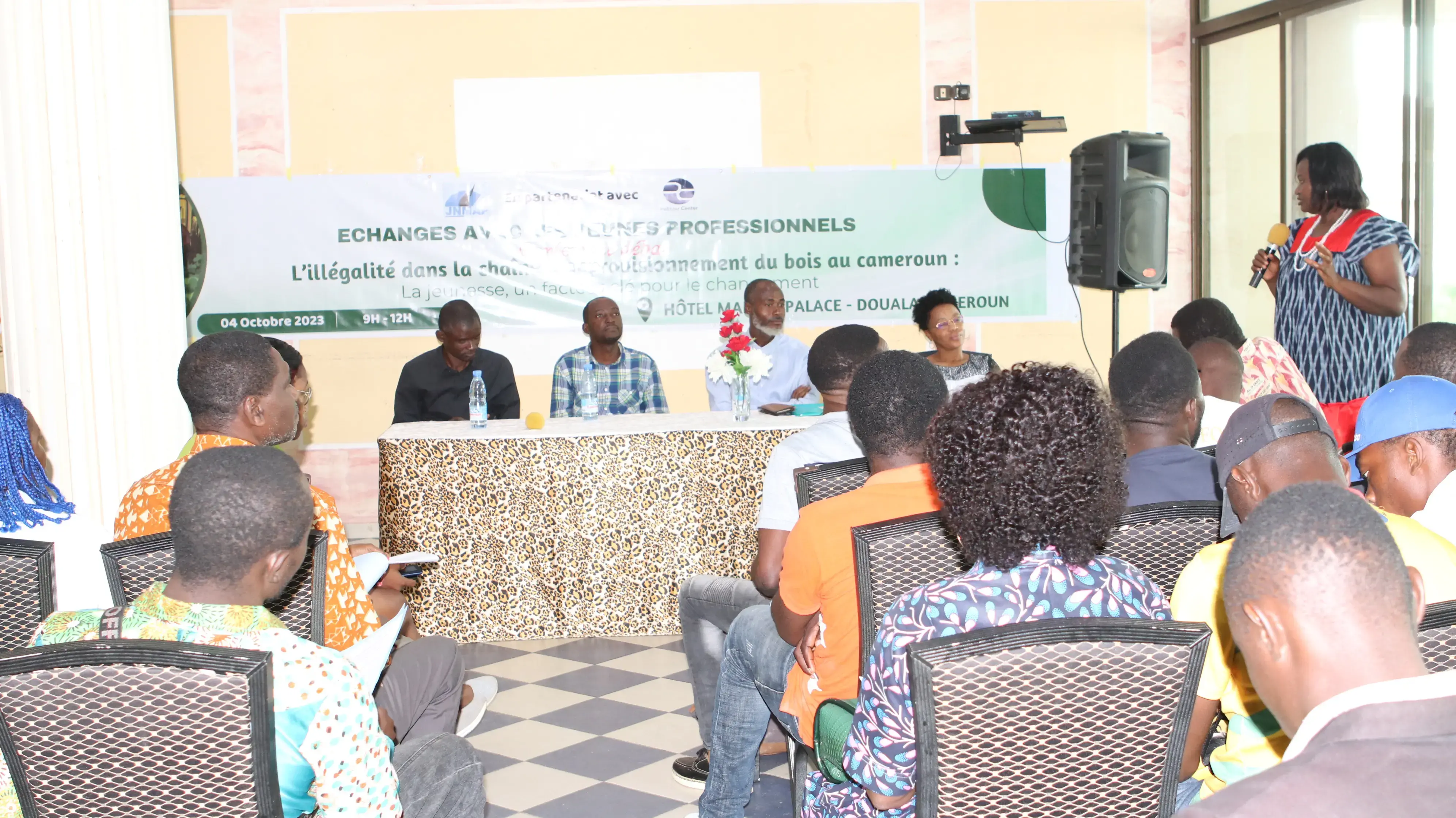 Intervenants à l'atelier "Discussions avec les jeunes professionnels" à Douala