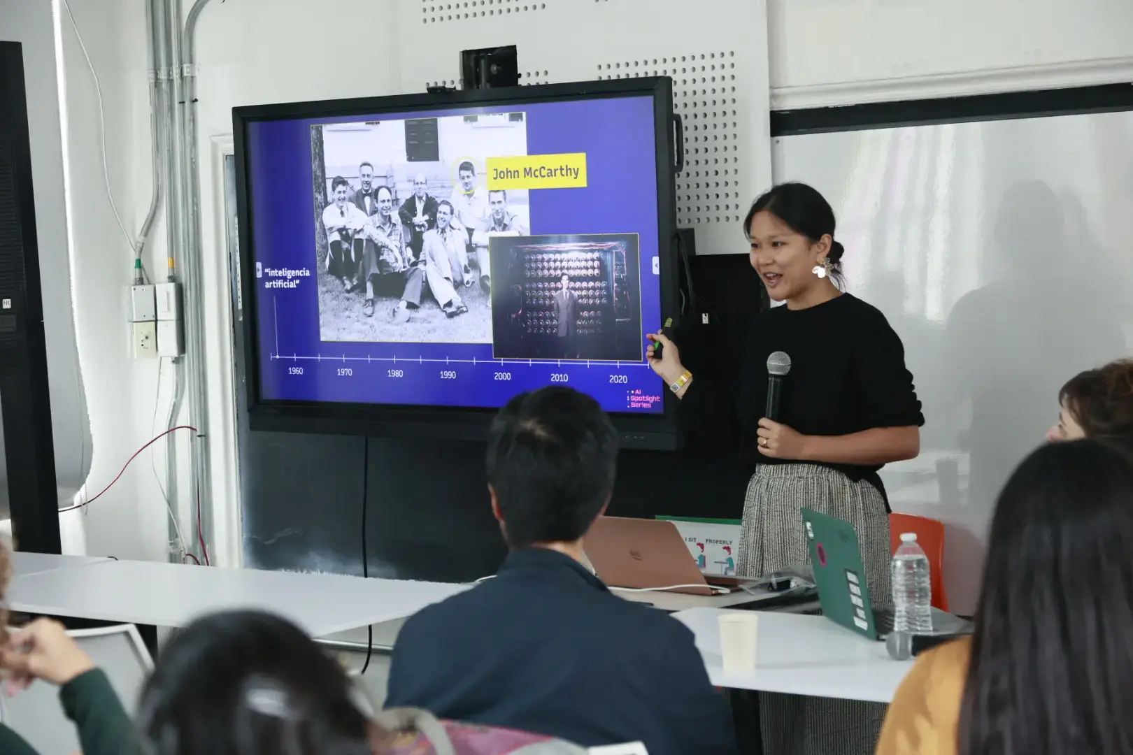 Karen Hao presents at Gabo Festival