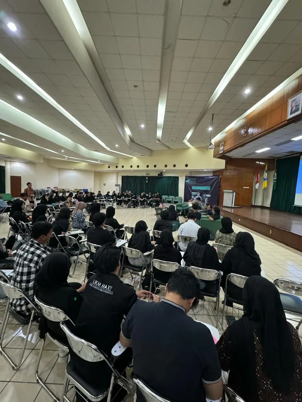 Participants circled the speakers during the session. Image by Grenti Paramitha. Indonesia, 2024.