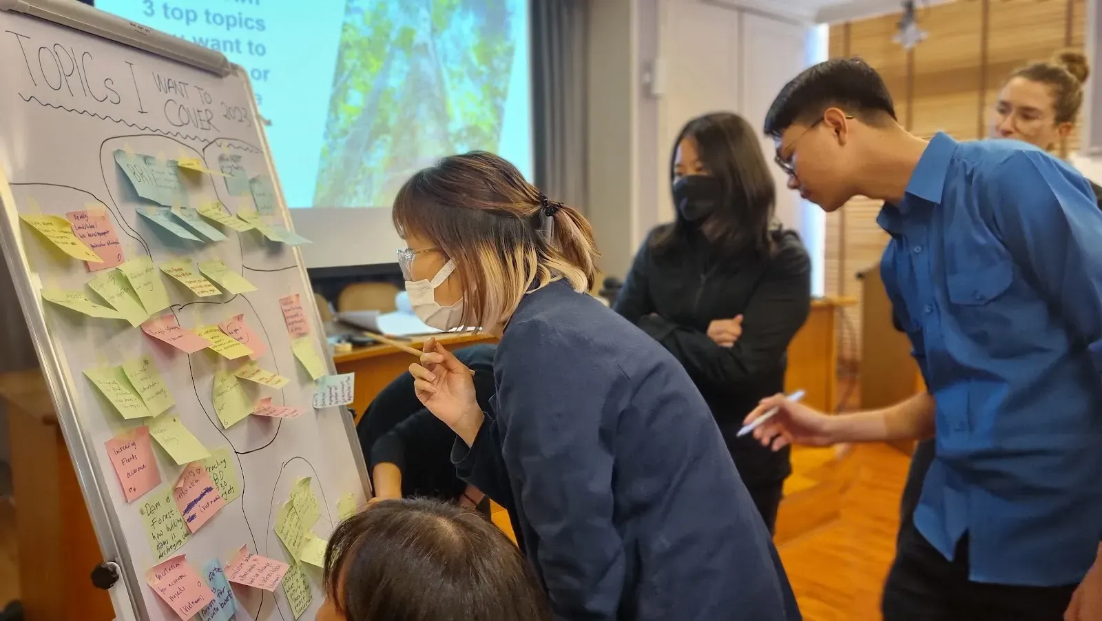 Participants are engaging in sharing coverage topics. Image by Detty Saluling/RJF. Thailand, 2023.