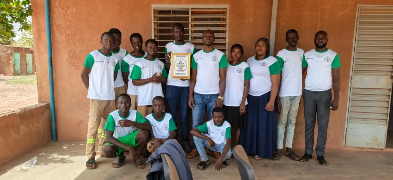 a group photo outside a school building