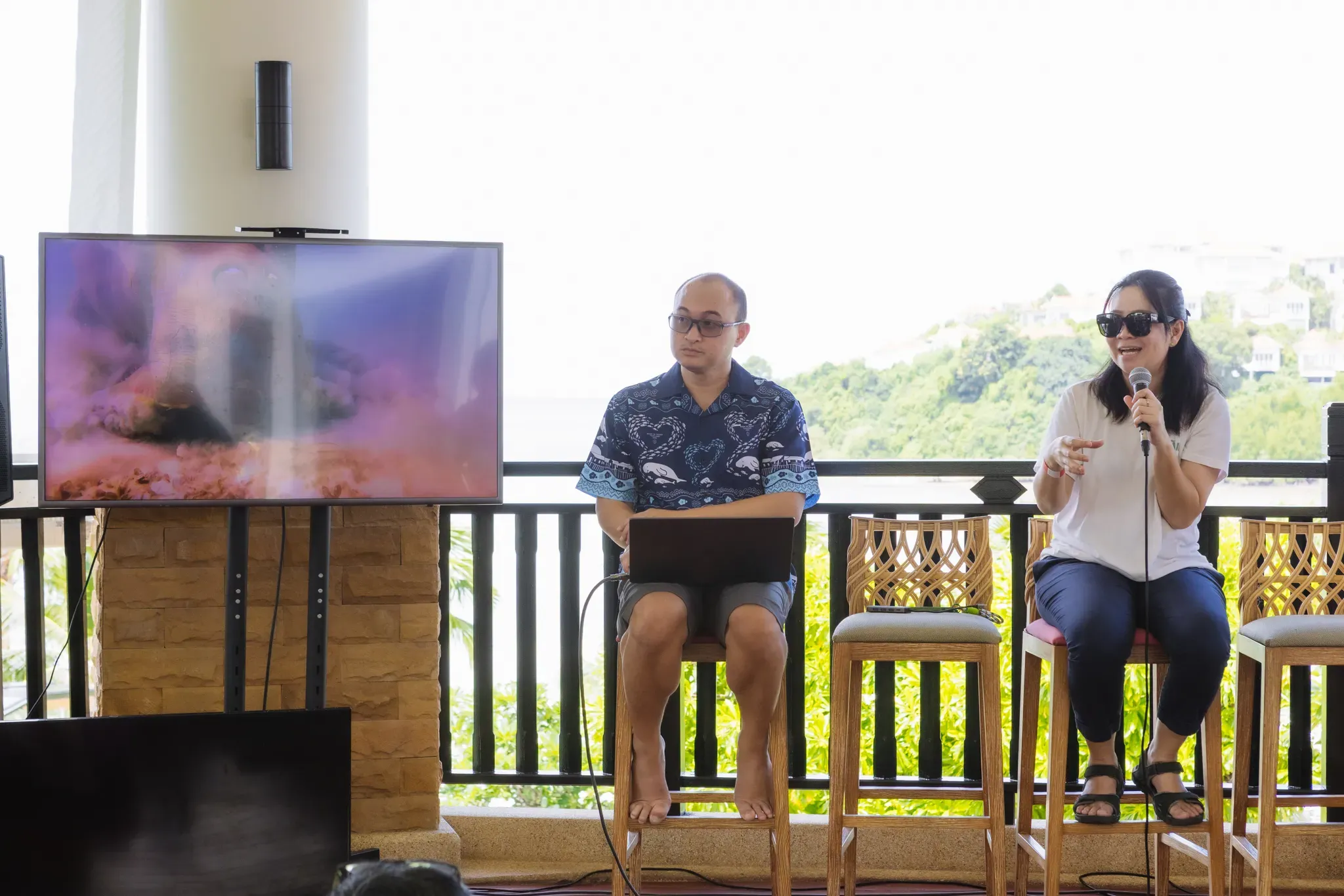 Theerasak "Pop" Saksritawee (left), amateur conservationist, cafe owner, and social media influencer along with Dr. Patcharaporn Kaewmong, a leading marine veterinarian, at the Phuket event. They are both featured in the Pulitzer Center-supported documentary, Payuun. 