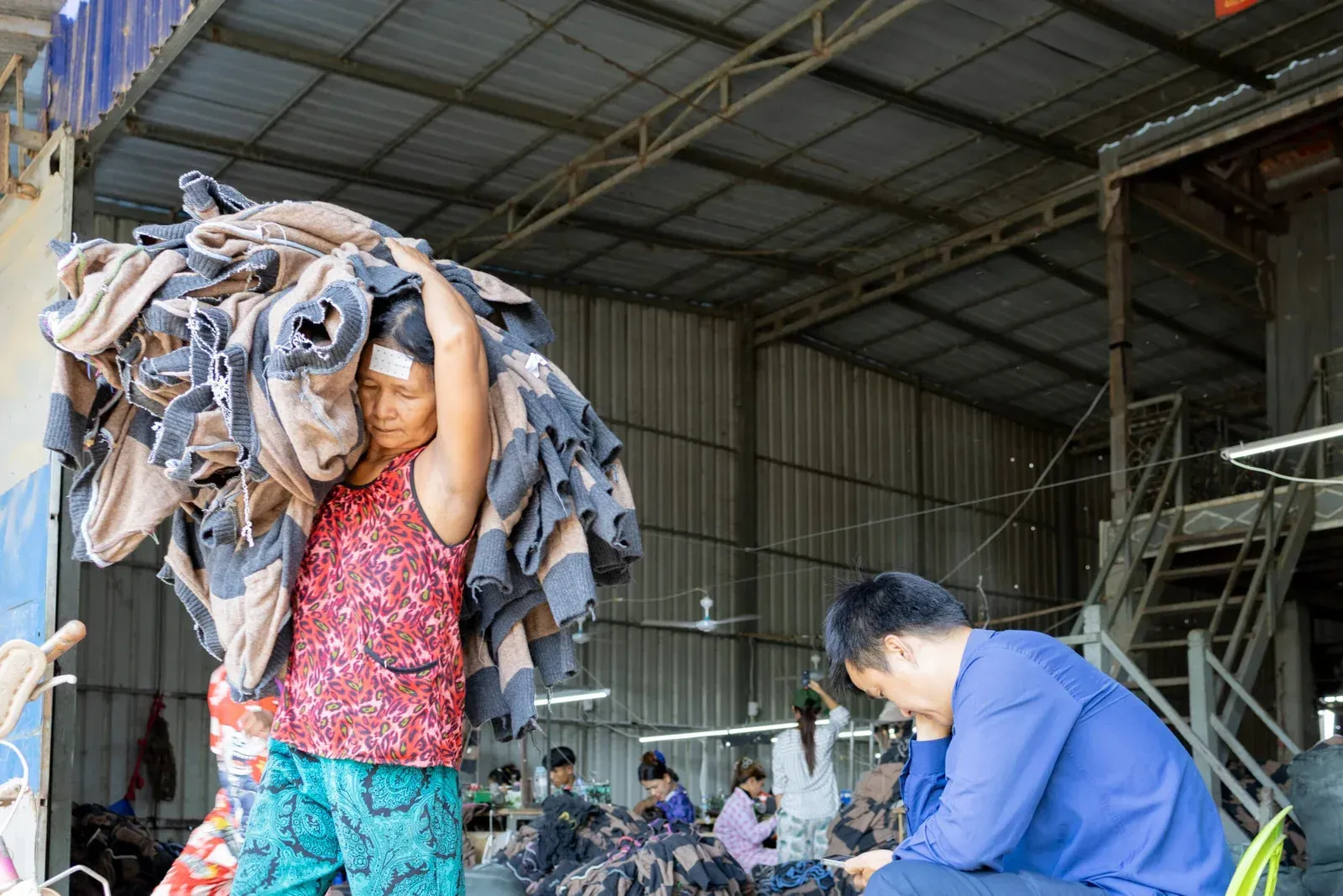 洋楽 STRES and HEAT Heat Stress Growing With Targets, Strain on Workers | Pulitzer Center