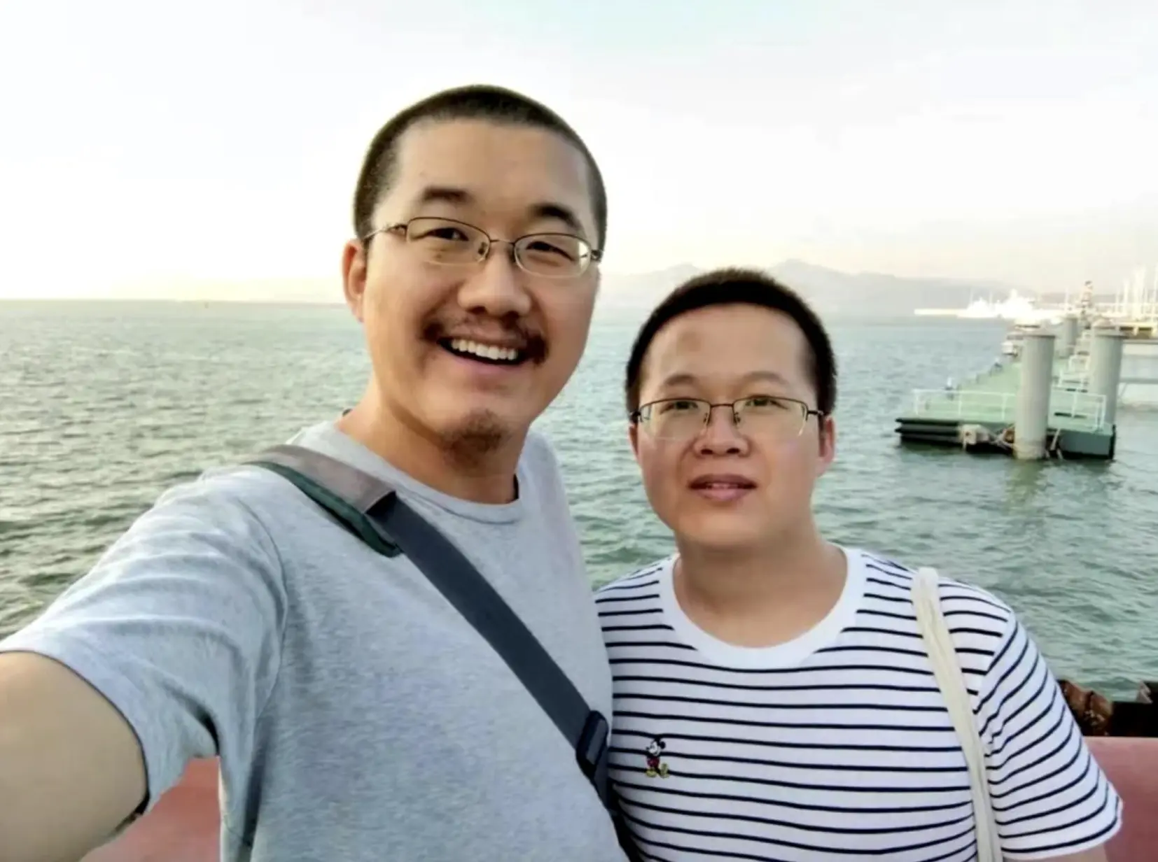 Photo of Chen Kun and Chen Mei taking a selfie together on a boat in Shenzen China.