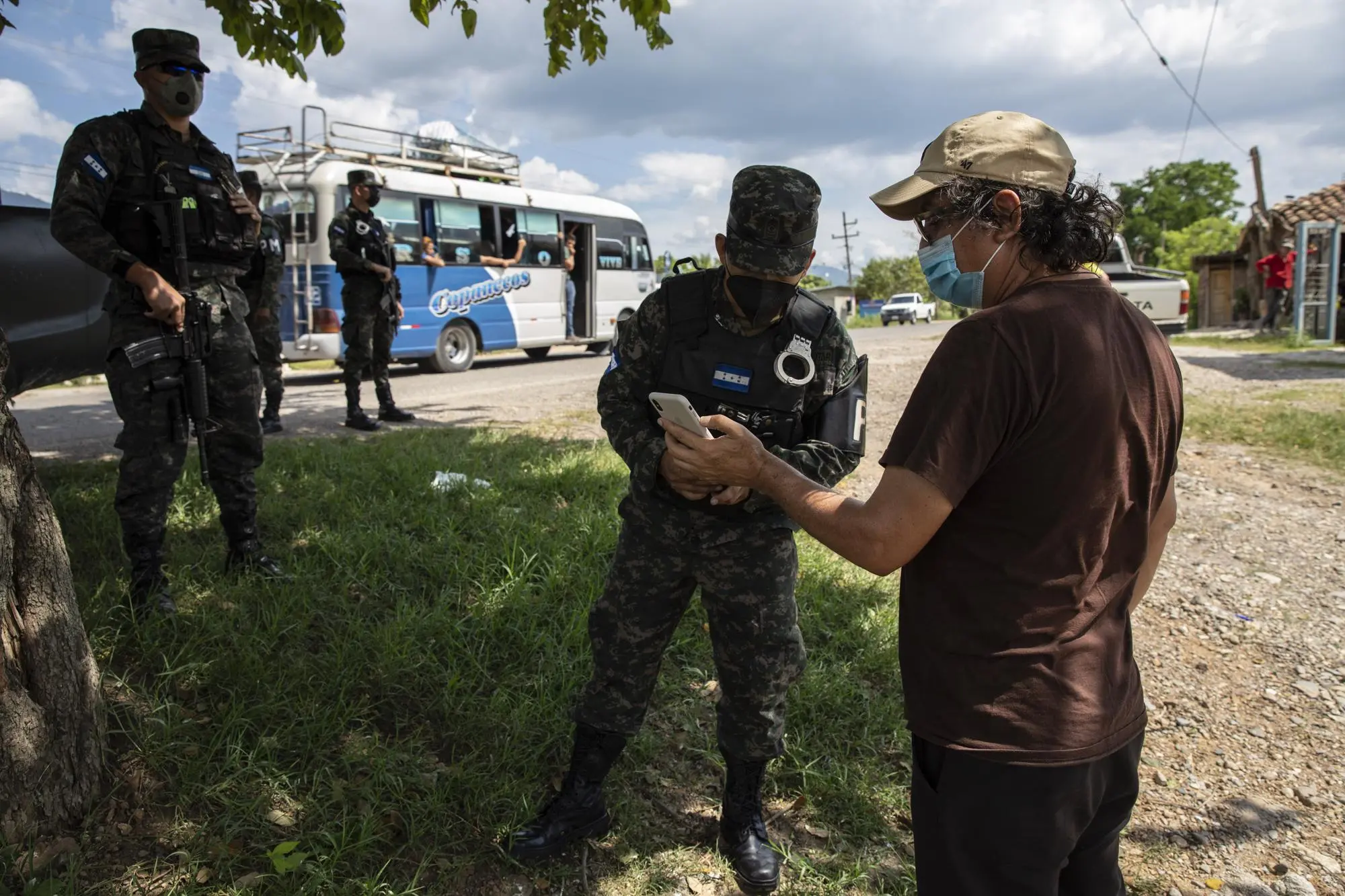 Man talks to soldiers about truck he saw