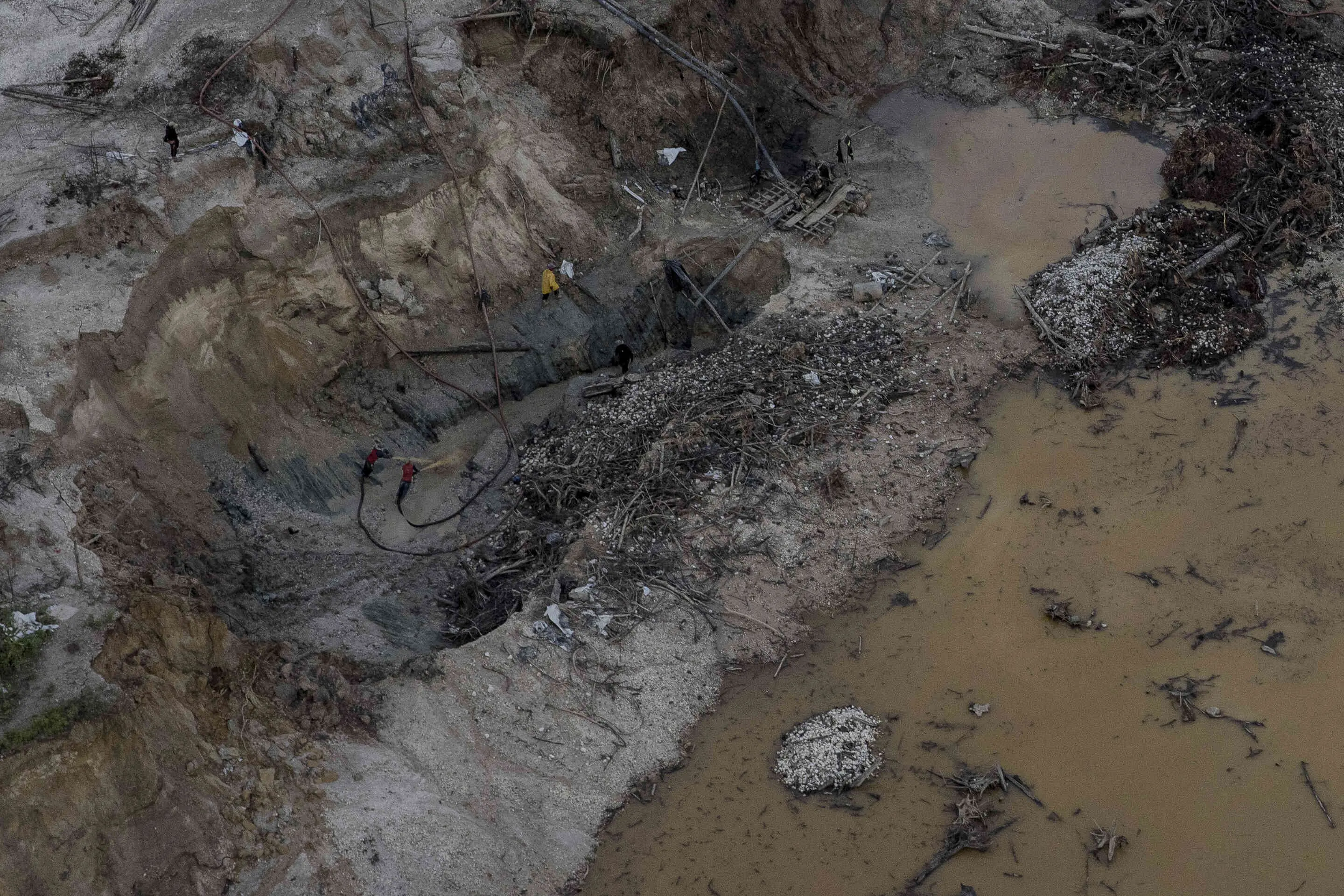 Brazil aerial photos show miners' devastation of indigenous people's land, Global development