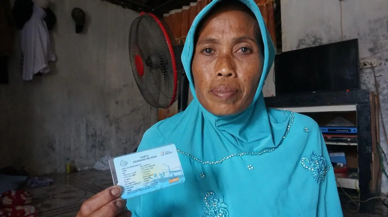 Mujarokah, a fisherwoman in Morodemak Village,