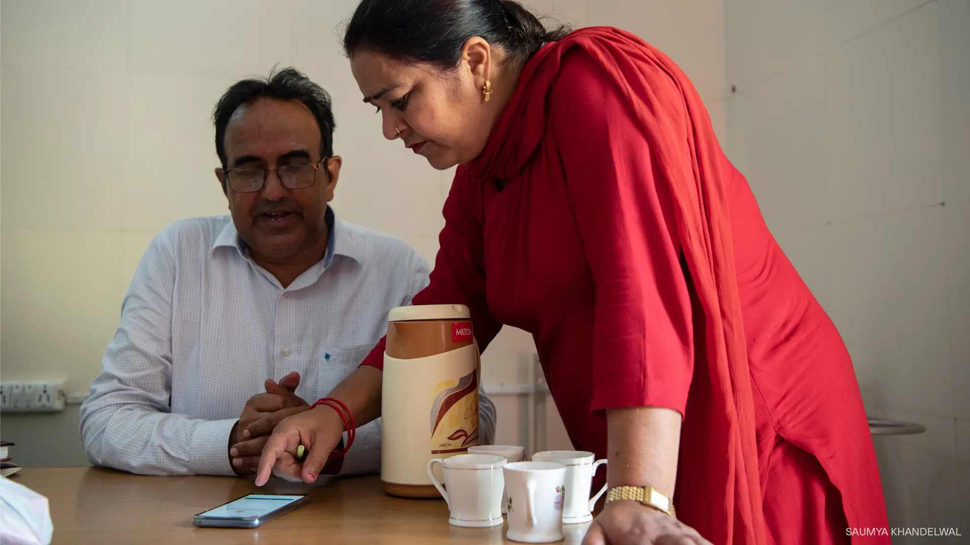 A woman showing a man something on her phone